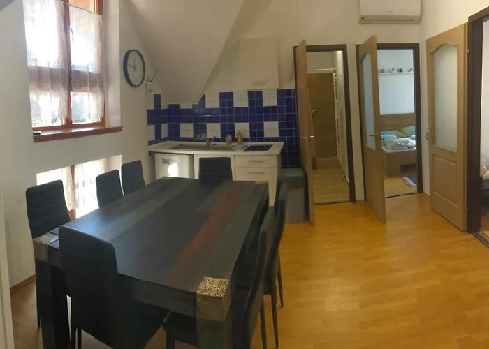 Petra Vendeghaz 3* Szekszárd