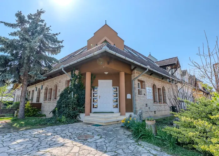 Petra Vendeghaz Πανσιόν